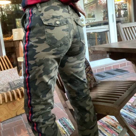 I&M Premium Jeans, Camo joggers with side stripes 4 pockets. Size Medium - Picture 4 of 9